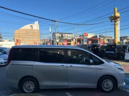 
										TOYOTA NOAH 2015 full									