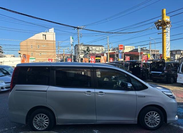 
								TOYOTA NOAH 2015 full									