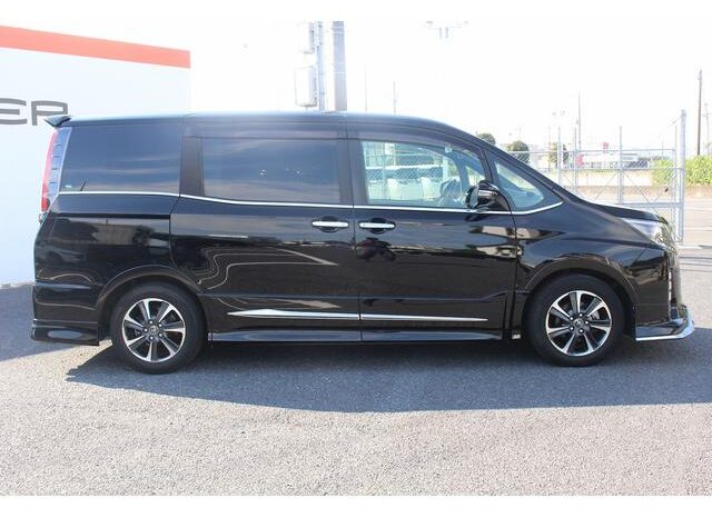 
								TOYOTA NOAH 2018 full									