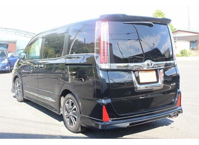 
								TOYOTA NOAH 2018 full									