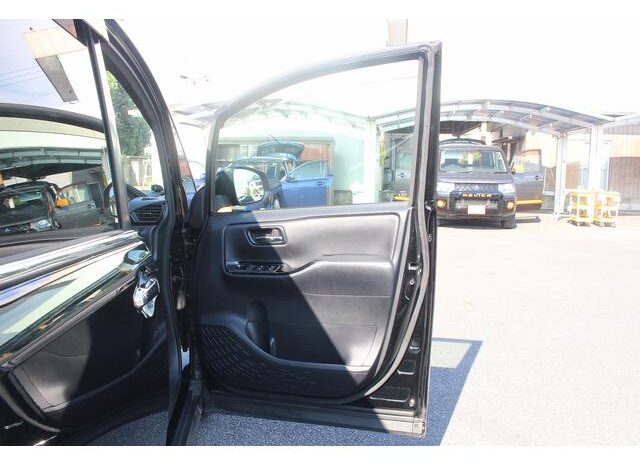 
								TOYOTA NOAH 2018 full									