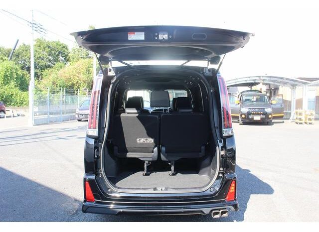 
								TOYOTA NOAH 2018 full									