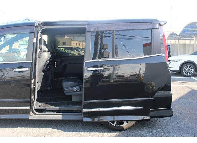 
								TOYOTA NOAH 2018 full									