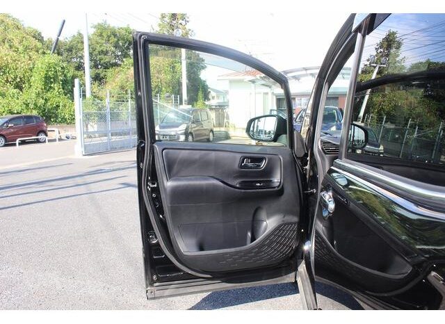 
								TOYOTA NOAH 2018 full									