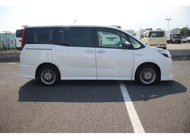 
								TOYOTA NOAH 2016 full									