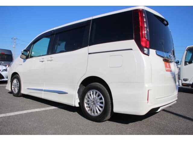 
								TOYOTA NOAH 2015 full									