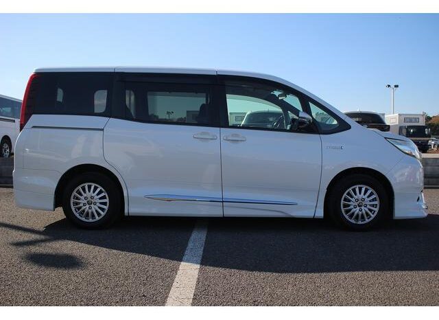 
								TOYOTA NOAH 2015 full									