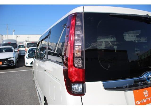 
								TOYOTA NOAH 2015 full									