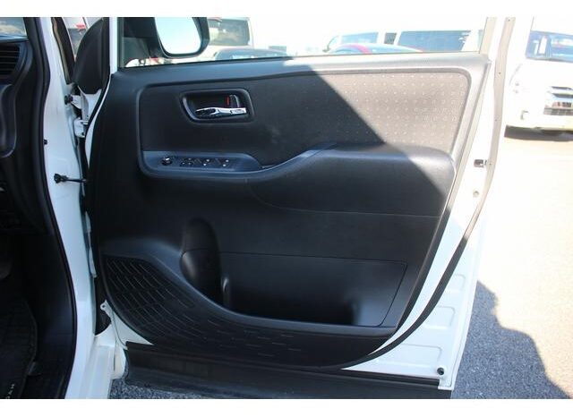 
								TOYOTA NOAH 2015 full									