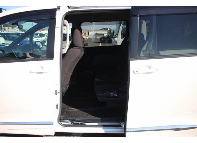 
								TOYOTA NOAH 2015 full									