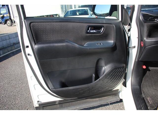 
								TOYOTA NOAH 2015 full									