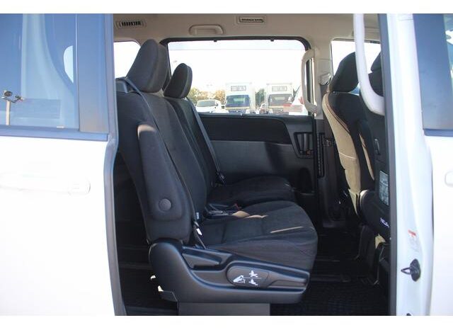 
								TOYOTA NOAH 2015 full									