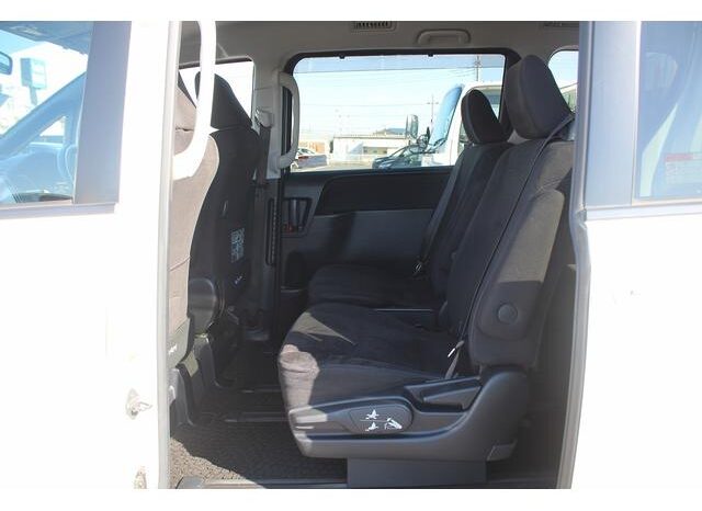 
								TOYOTA NOAH 2015 full									