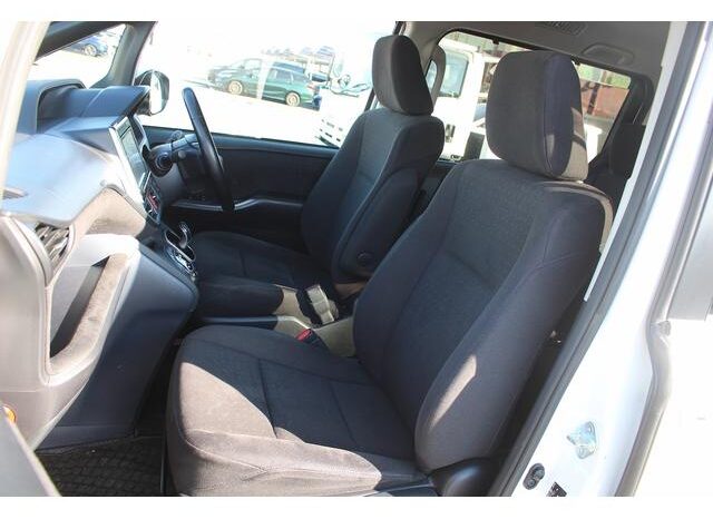 
								TOYOTA NOAH 2015 full									