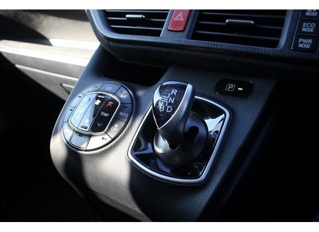 
								TOYOTA NOAH 2015 full									