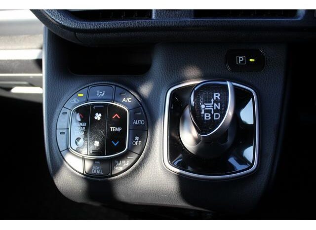 
								TOYOTA NOAH 2015 full									