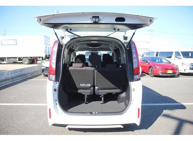 
								TOYOTA NOAH 2015 full									