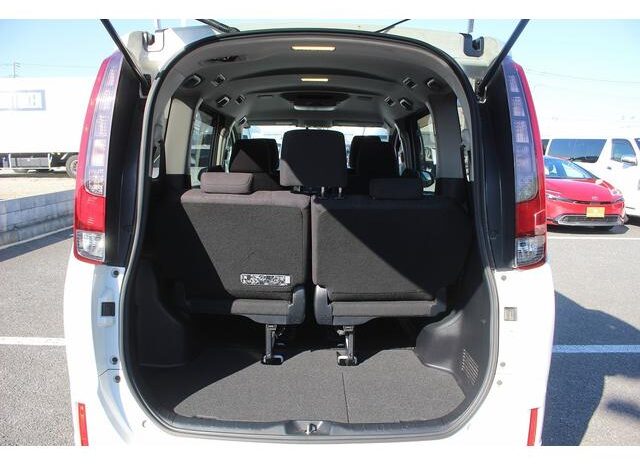 
								TOYOTA NOAH 2015 full									