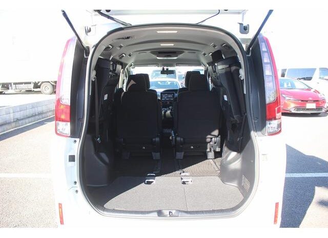 
								TOYOTA NOAH 2015 full									