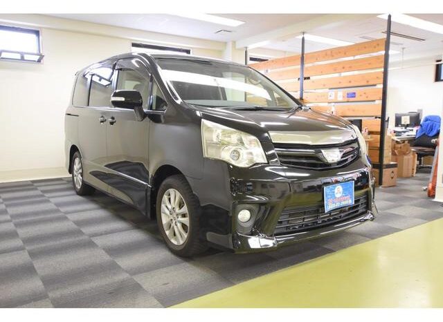
								TOYOTA NOAH 2011 full									