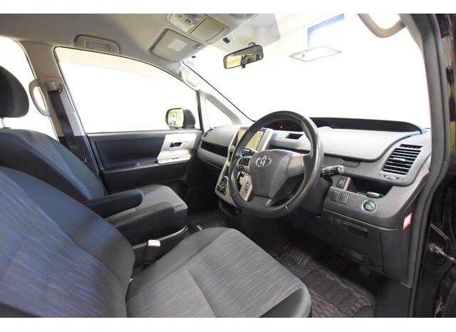 
								TOYOTA NOAH 2011 full									