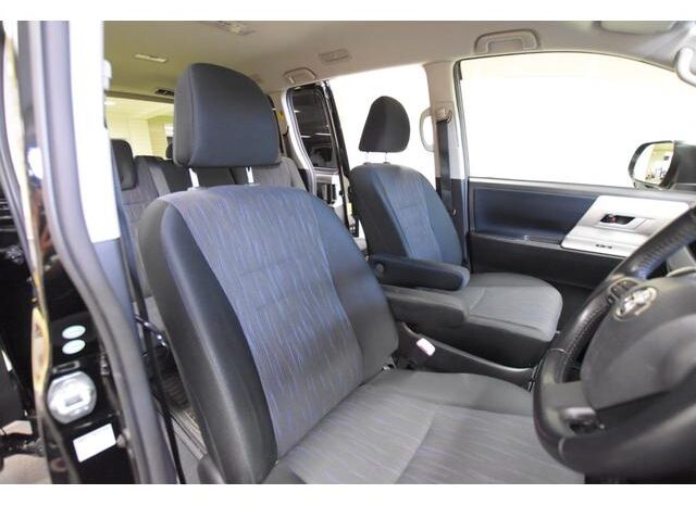 
								TOYOTA NOAH 2011 full									