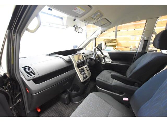 
								TOYOTA NOAH 2011 full									