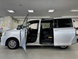 TOYOTA NOAH 2011
