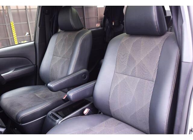 
								TOYOTA ESTIMA 2017 full									