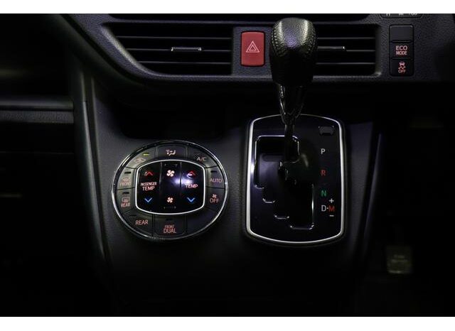 
								TOYOTA NOAH 2015 full									