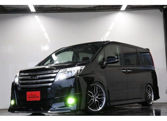 
								TOYOTA NOAH 2015 full									