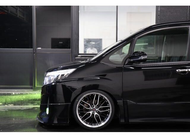 
								TOYOTA NOAH 2015 full									