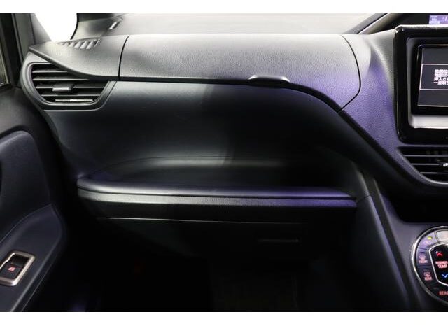 
								TOYOTA NOAH 2015 full									