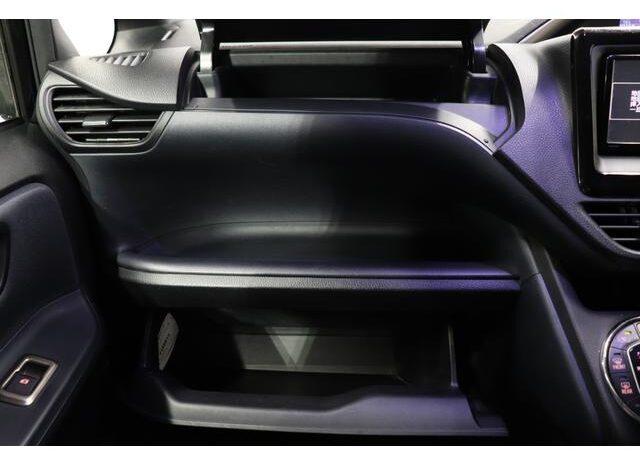 
								TOYOTA NOAH 2015 full									