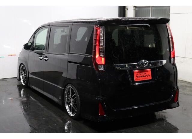 
								TOYOTA NOAH 2015 full									