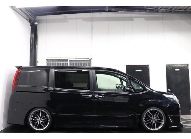 
								TOYOTA NOAH 2015 full									