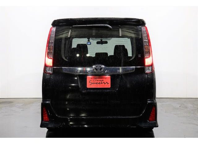 
								TOYOTA NOAH 2015 full									