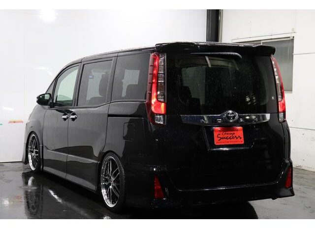 
								TOYOTA NOAH 2015 full									