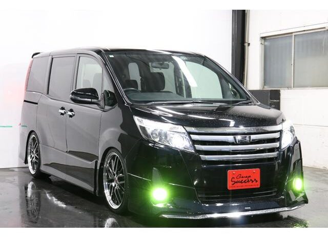 
								TOYOTA NOAH 2015 full									