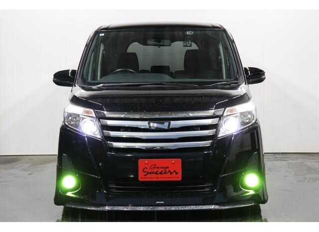 
								TOYOTA NOAH 2015 full									
