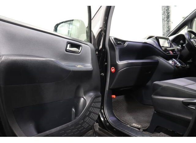 
								TOYOTA NOAH 2015 full									