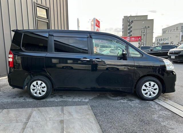 
								TOYOTA NOAH 2012 full									