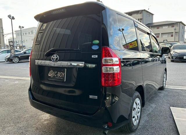 
								TOYOTA NOAH 2012 full									