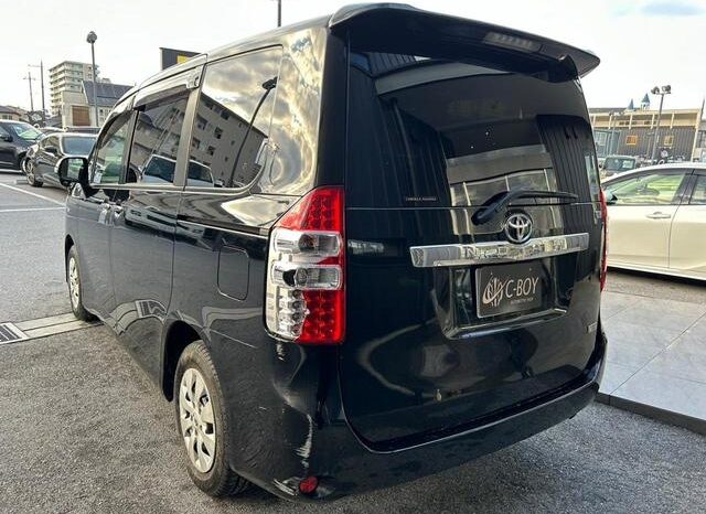 
								TOYOTA NOAH 2012 full									