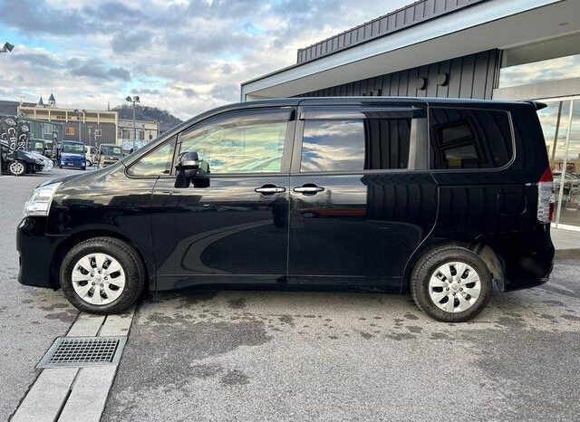 
								TOYOTA NOAH 2012 full									