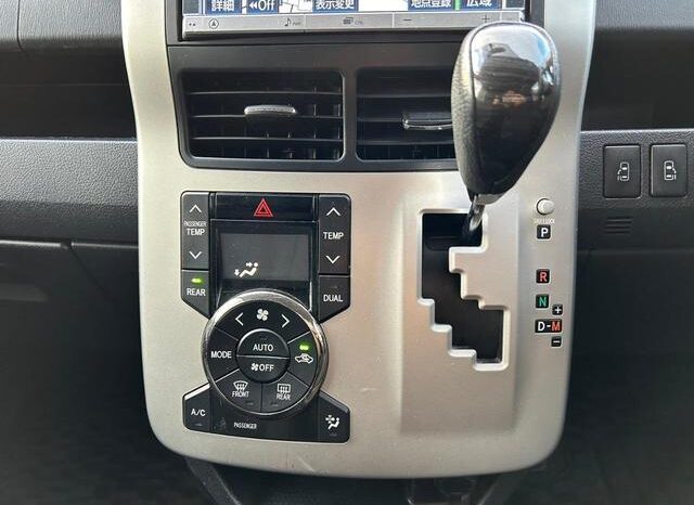 
								TOYOTA NOAH 2012 full									