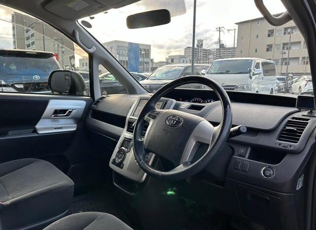 
								TOYOTA NOAH 2012 full									