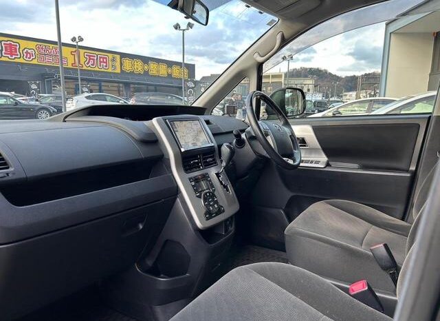 
								TOYOTA NOAH 2012 full									