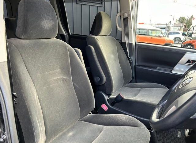 
								TOYOTA NOAH 2012 full									