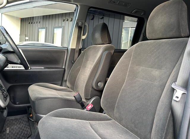 
								TOYOTA NOAH 2012 full									